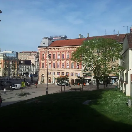 History Apartment *